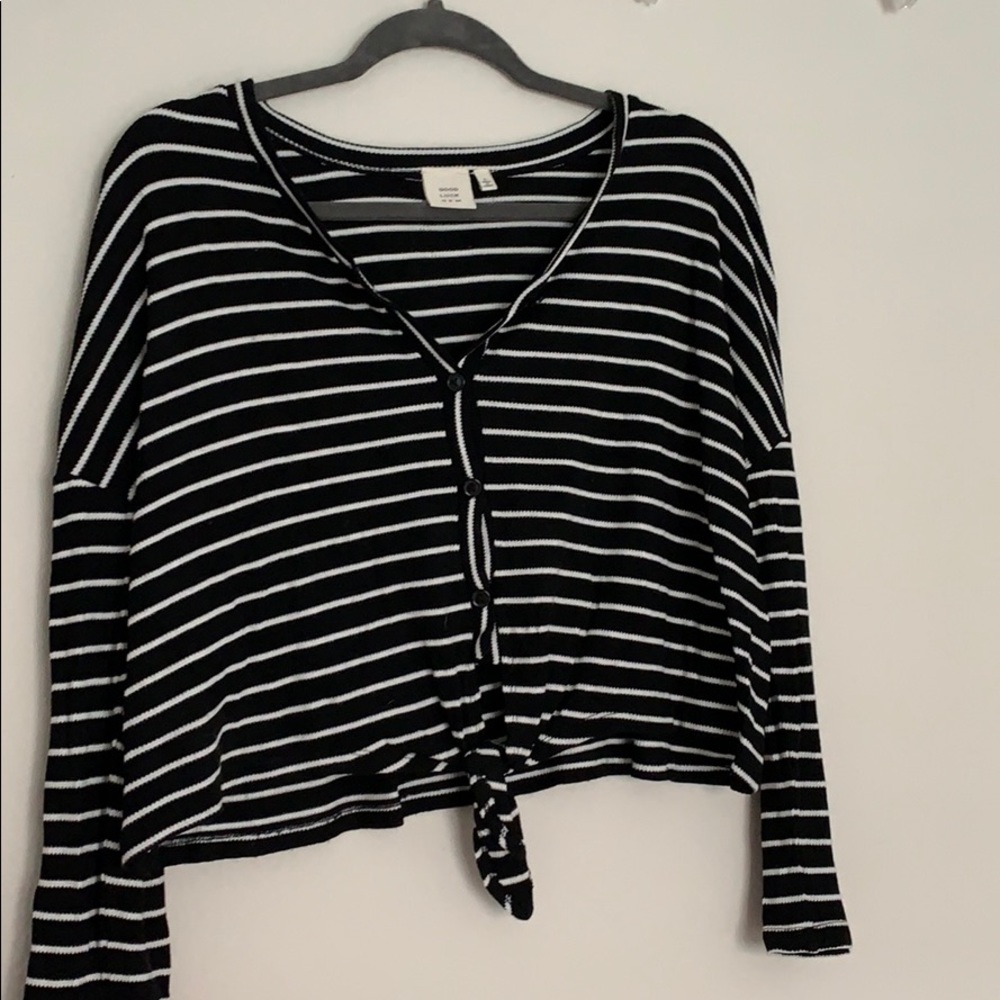 Long sleeve tee.